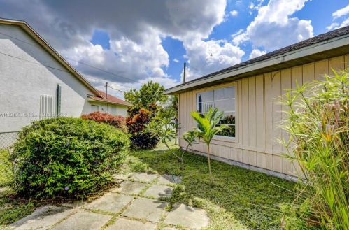 681 College Park Rd, Fort Pierce FL 34953-3330 exterior