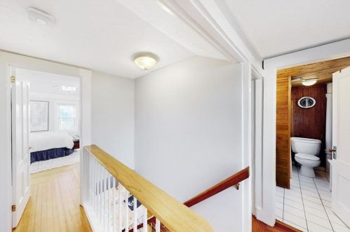 23 Baptist St, Middletown RI 02840-2520 exterior