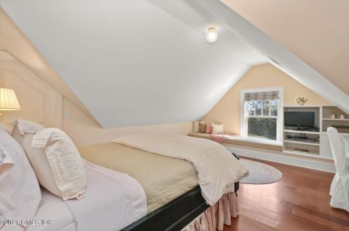 200 Byram Shr Rd, Greenwich CT 06830-6928 exterior