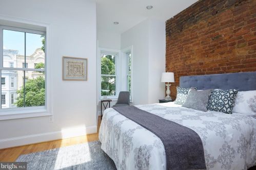 221 E St, Washington DC  20002-7700 exterior