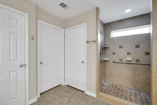 327 Cpe Conroe Dr, Montgomery TX 77356-5718 exterior