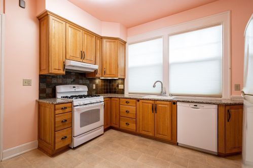 2728 Prospect Ave, Milwaukee WI 53211-3768 exterior