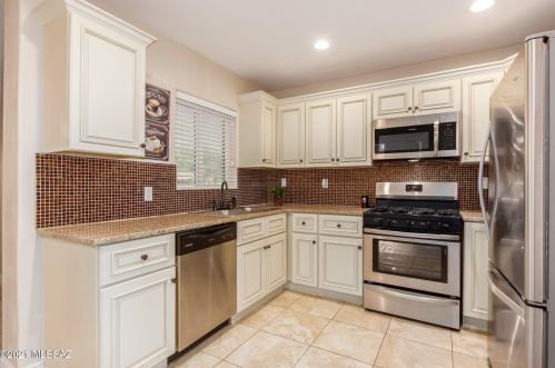 3402 Seneca St, Tucson AZ 85716-3200 exterior