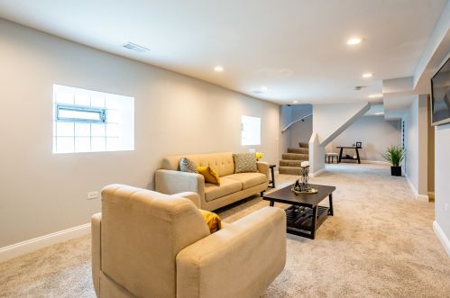 6756 Prairie Ave, Chicago IL  60637-4033 exterior