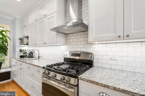 3803 Courtland Cir, Alexandria VA 22305-2061 exterior