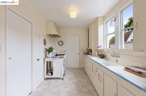 717 Adams, Berkeley CA 94706-1140 exterior