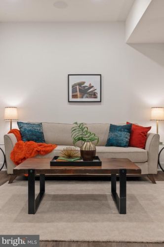 654 13 St, Philadelphia PA 19123-2427 exterior