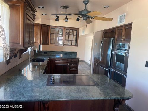 6802 Kenyon Dr, Tucson AZ  85710-4710 exterior