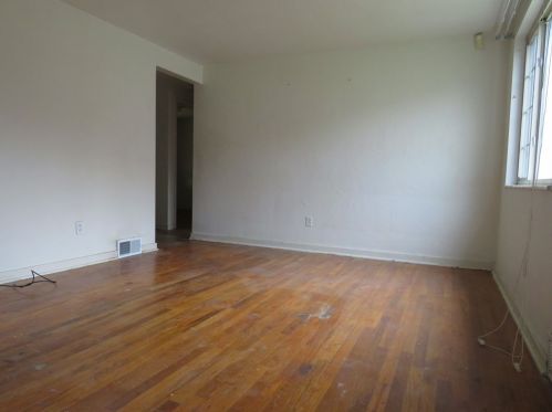 637 Larose St, Pittsburgh PA 15226-1120 exterior