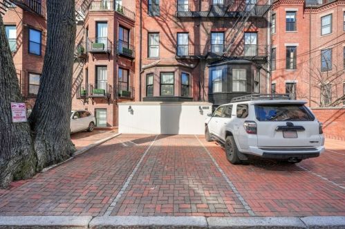 359 Beacon St, Boston MA exterior