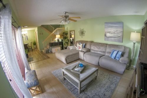 113 Live Oak Ln, Boynton Beach, FL 33436-7102