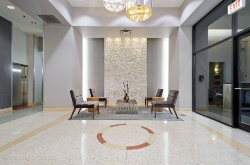 375 Erie St, Chicago, IL 60654-5710