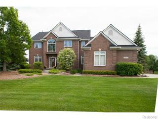 3773 Fawn Dr, Rochester, MI 48306-1029