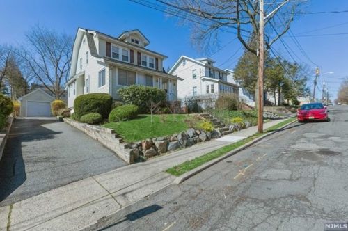 6 Oakdene Ave, Teaneck NJ  07666-4111 exterior