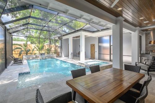 305 Hanna Ave, Tampa FL  33604-6633 exterior