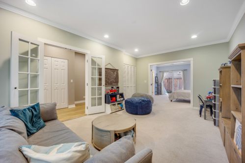 1905 Grace St, Chicago IL 60613-2901 exterior