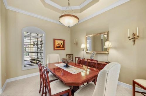 7476 Treeline Dr, Naples FL 34119-9727 exterior