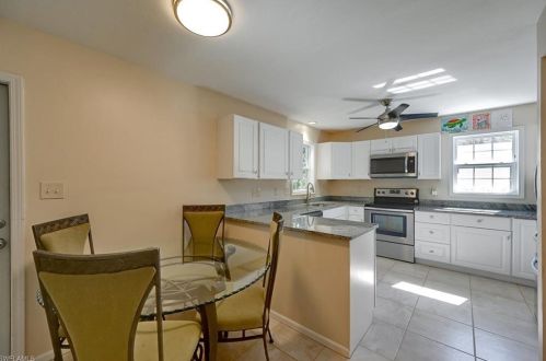 210 Leawood Cir, Naples FL 34104-4133 exterior