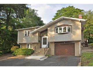 33 Laurel Dr, Wayne NJ  07470-4449 exterior