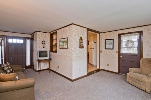 2 Egypt Rd, Ellington, CT 06029-2400