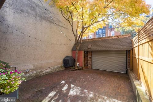 1016 Clinton St, Philadelphia PA 19107-6017 exterior