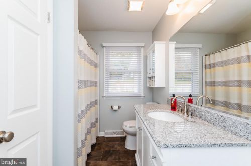 33 Vly Vw Dr, Hanover PA 17331-8307 exterior