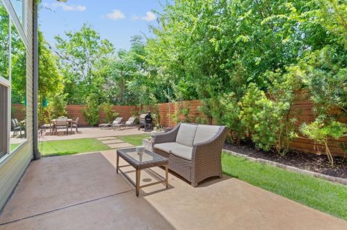 5616 1st St, Austin TX  78745 exterior