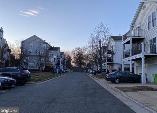 5082 Donovan Dr, Alexandria VA 22304-7755 exterior