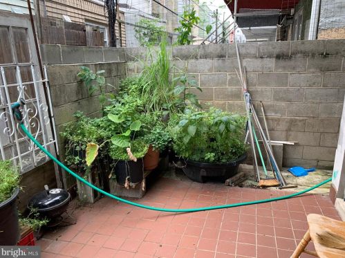 1640 Carlisle St, Philadelphia PA 19145-2307 exterior