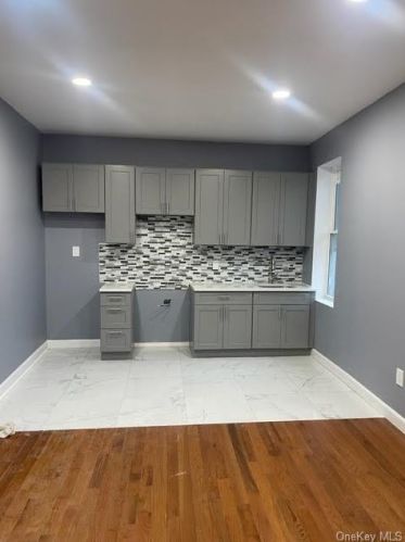 371 198 St, Bronx NY 10458-3103 exterior