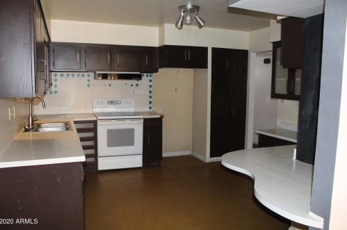 2930 Cavalier Dr, Phoenix AZ 85019-1717 exterior