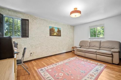 2006 Garrick Dr, Pittsburgh PA 15235-5034 exterior