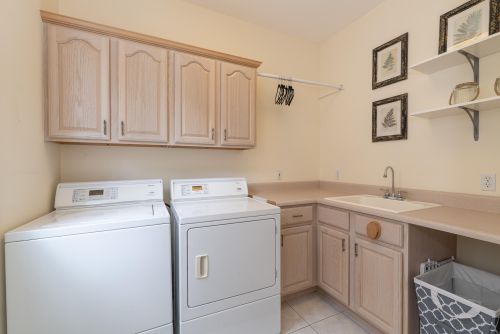 952 Eagle Lk Dr, Kalamazoo MI 49009-8429 exterior