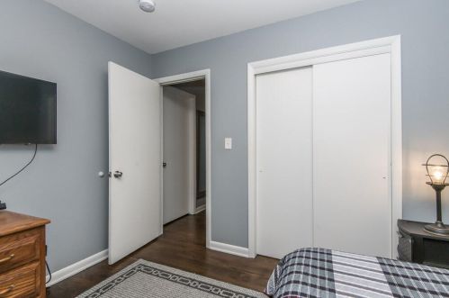 6045 Lincoln Crk Dr, Milwaukee WI 53218-4938 exterior