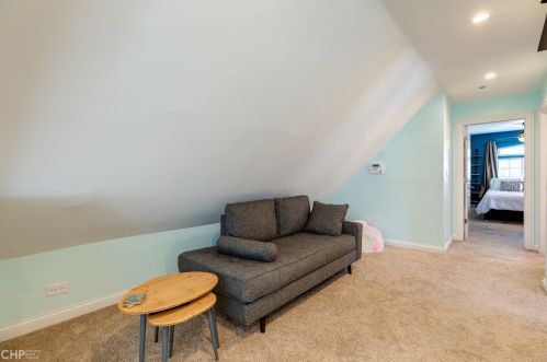 4951 Medill Ave, Chicago IL 60647-2424 exterior