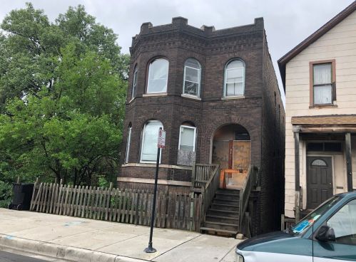 9240 Brandon Ave, Chicago, IL 60617-4628