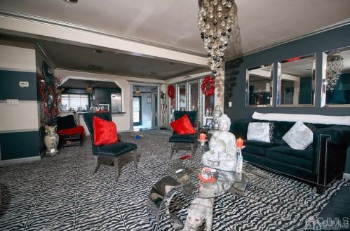 1610 Oak Tree Rd, Iselin NJ 08830-1540 exterior