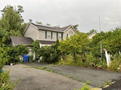 49 Walnut Ln, Middletown, NY 10940-6847