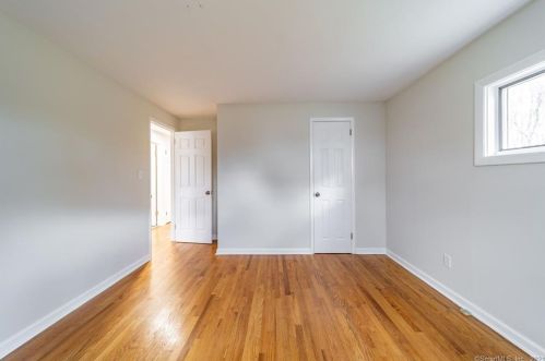 18 Ganny Ter, Enfield CT 06082-3006 exterior