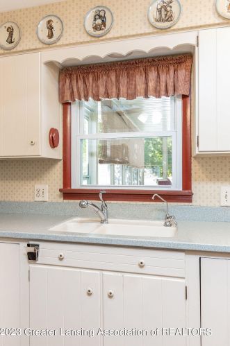 3914 Pr Ln, Dewitt MI exterior