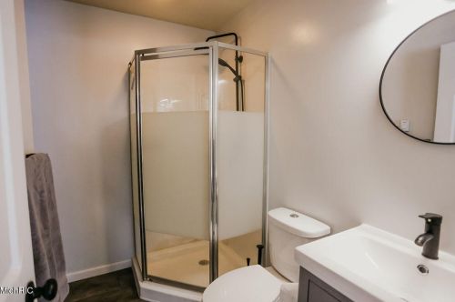 1303 Bruce St, Mount Pleasant MI 48858-1303 exterior