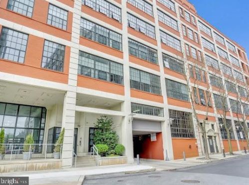 2429 Locust St, Philadelphia PA 19103-5553 exterior