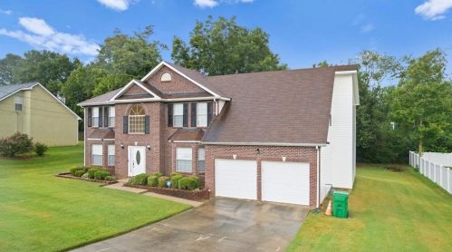 5961 Duren Mdw Dr, Lithonia GA 30058-3592 exterior
