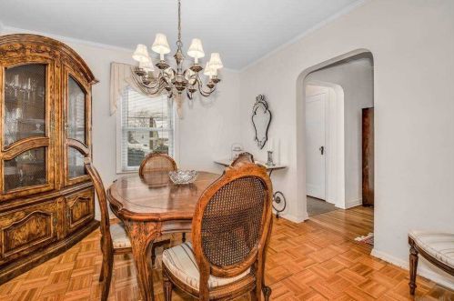 73 Gates Ave, Valley Stream NY 11580-3206 exterior