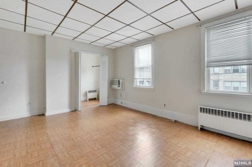 12 Bender Pl, Cliffside Park NJ 07010-1202 exterior