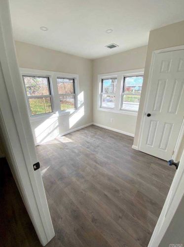 131 2 St, Huntington Station NY 11746-1409 exterior