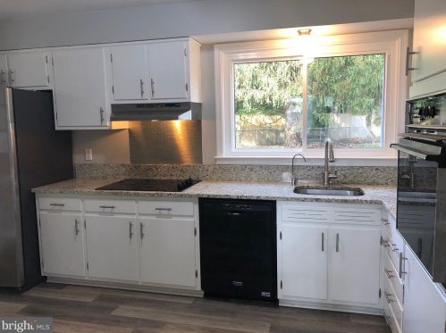 6842 Blue Star Dr, Mc Lean VA  22101-5401 exterior