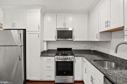 1060 Thomas Jefferson St, Washington DC  20007-3832 exterior