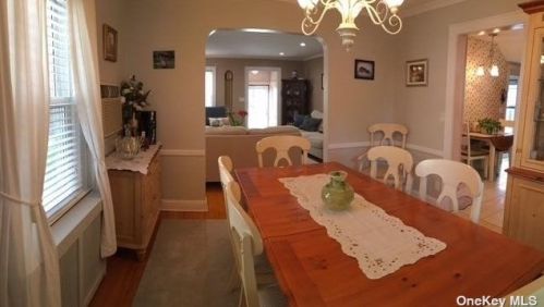 144 Carpenter St, Valley Stream NY 11580-4403 exterior