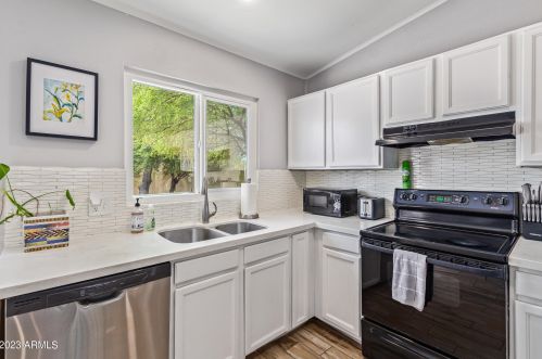 1329 Cholla St, Phoenix AZ 85029-3801 exterior